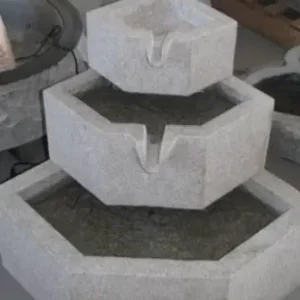 Kleiner Quellstein, Typ VI (dreistufig mit Überlauf - Hexagon) Garantierte Lieferung